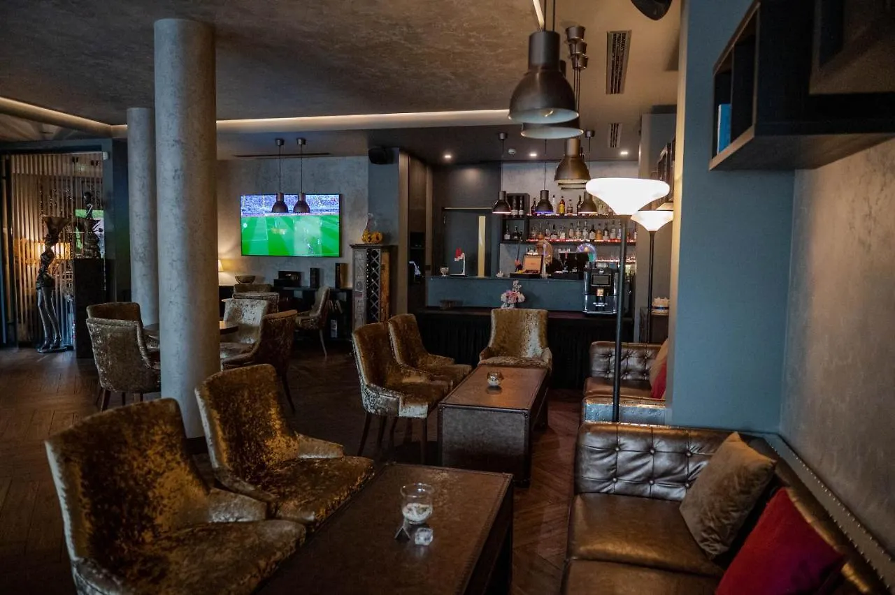 All Seasons Residence Design Hotel - Free Parking Sofía 5*,