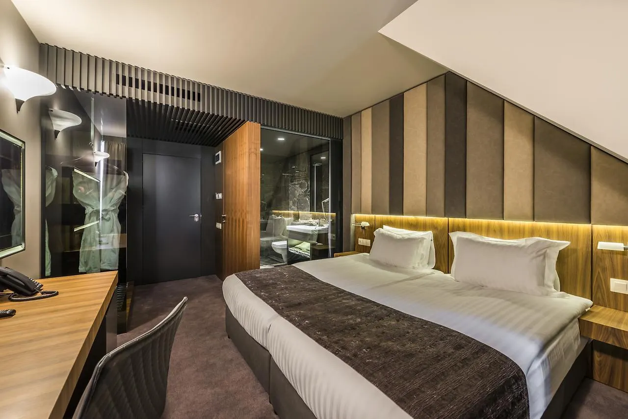 All Seasons Residence Design Hotel - Free Parking Sofía 5*,